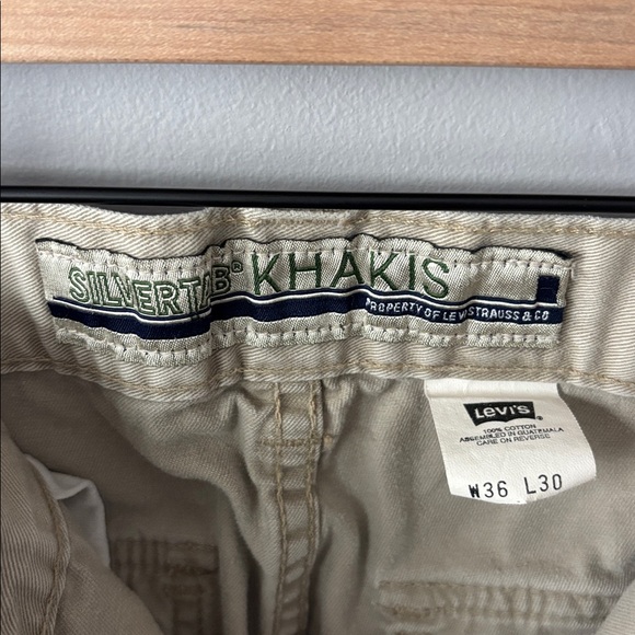 Levi's Vintage 1999 Men’s Silvertab Khaki Baggy Cargo Pants size 36x30 - Picture 5 of 7